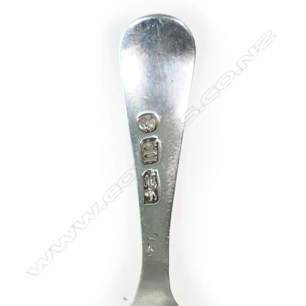 A George III silver caddy spoon, Image 1++