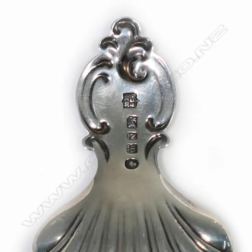 A Victorian silver caddy spoon, Image 1++