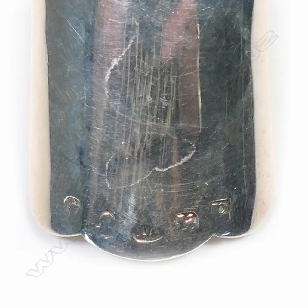 A George III silver and mother of pearl handled caddy spoon, Image 1++