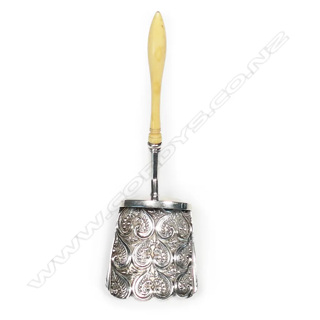 A George IV silver novelty caddy spoon, Image 1++