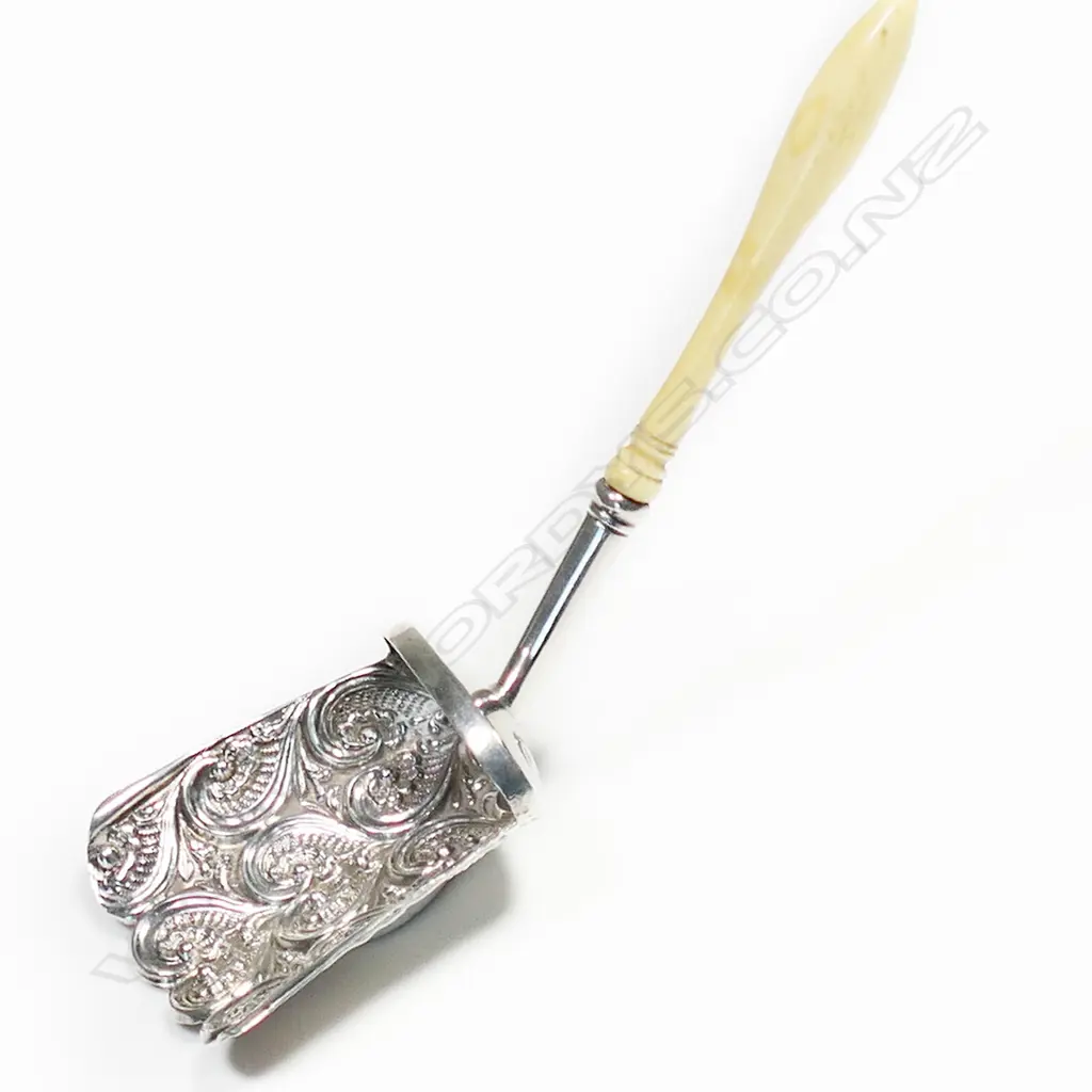 A George IV silver novelty caddy spoon, Image 1++