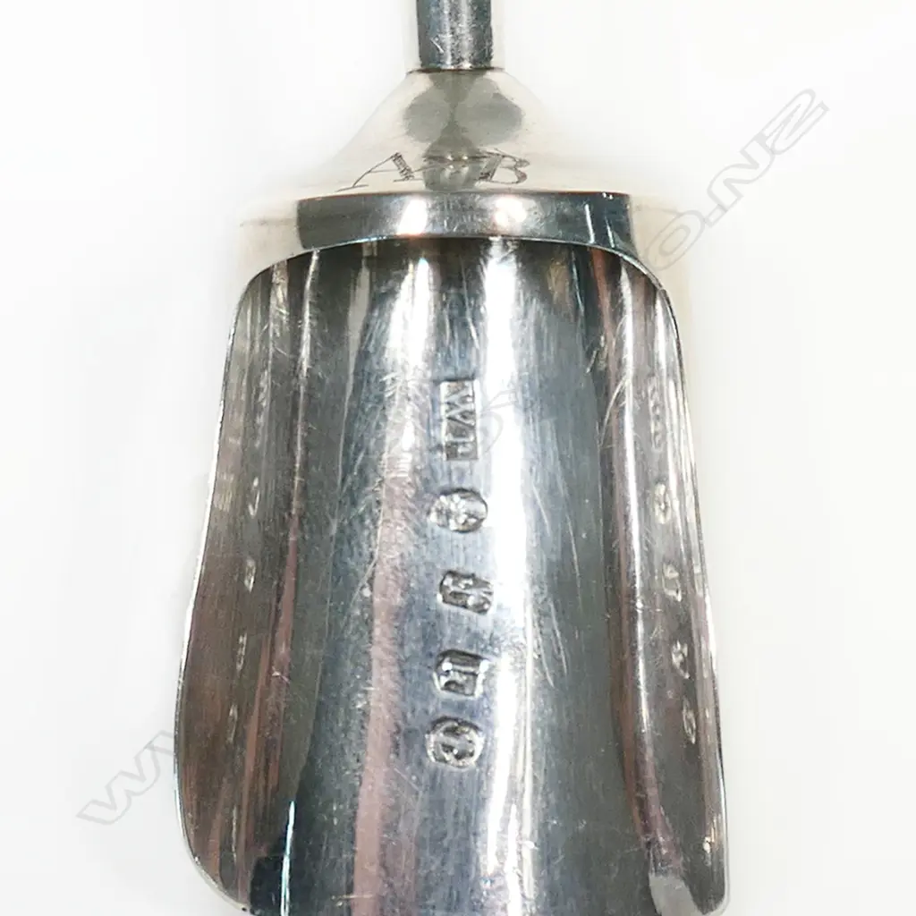 A George III silver novelty caddy spoon, Image 1++