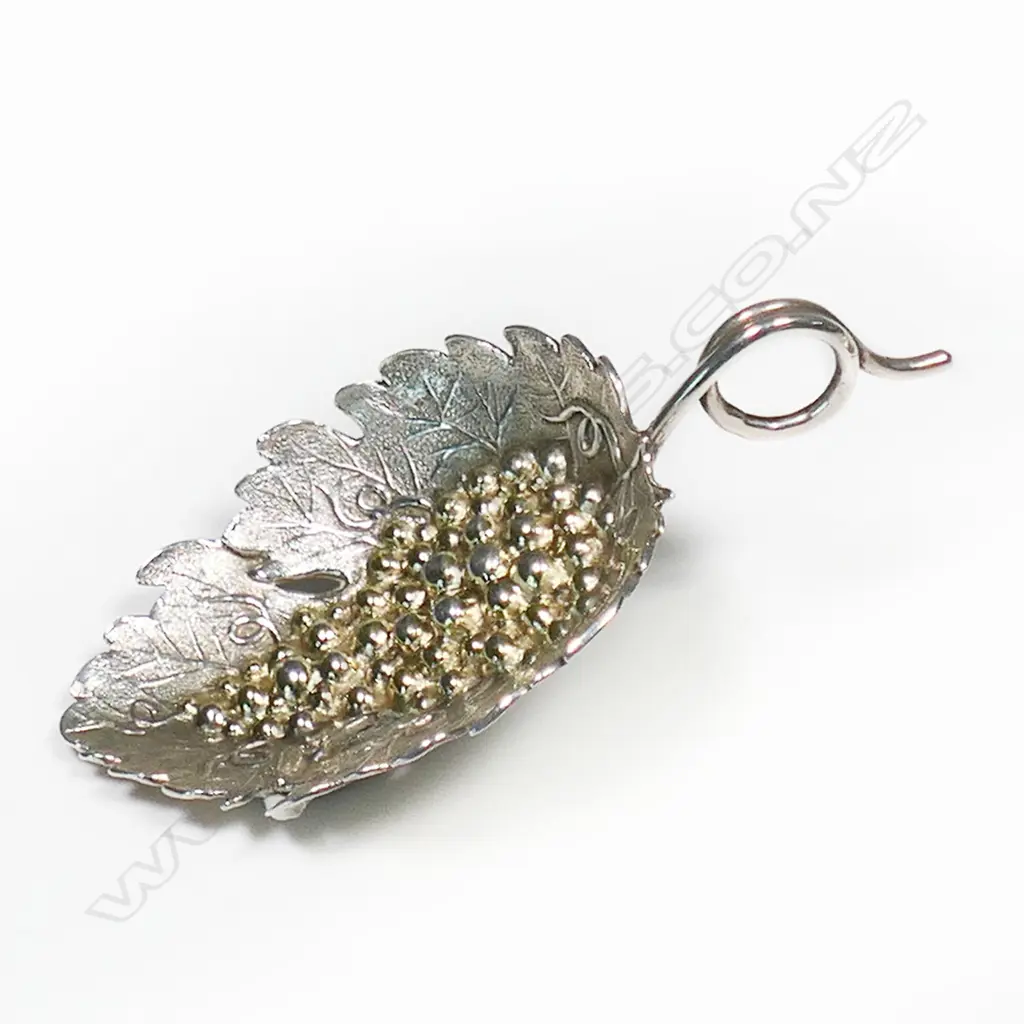 A George III silver novelty silver caddy spoon, Image 1++