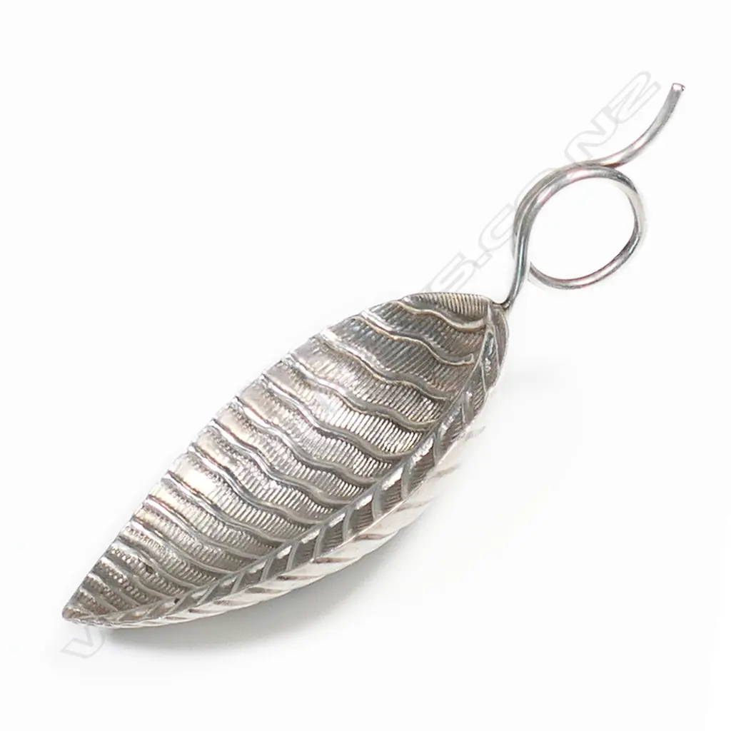 A George III silver novelty caddy spoon, Image 1++