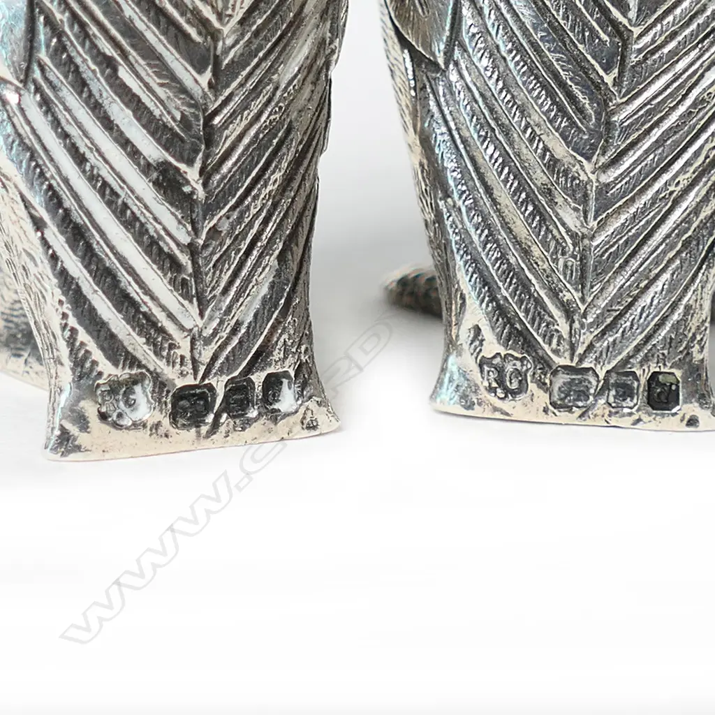 A sterling silver novelty condiment set, Image 1++