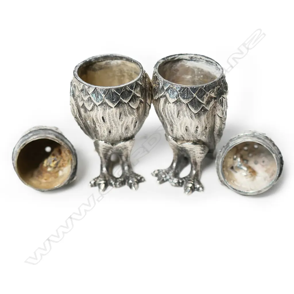 A sterling silver novelty condiment set, Image 1++