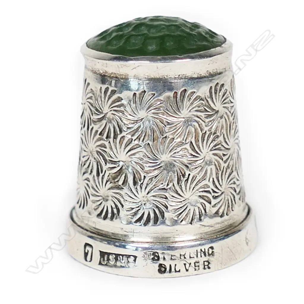 Joseph Swindell & Sons (Christchurch) silver and pounamu thimble, Image 1++