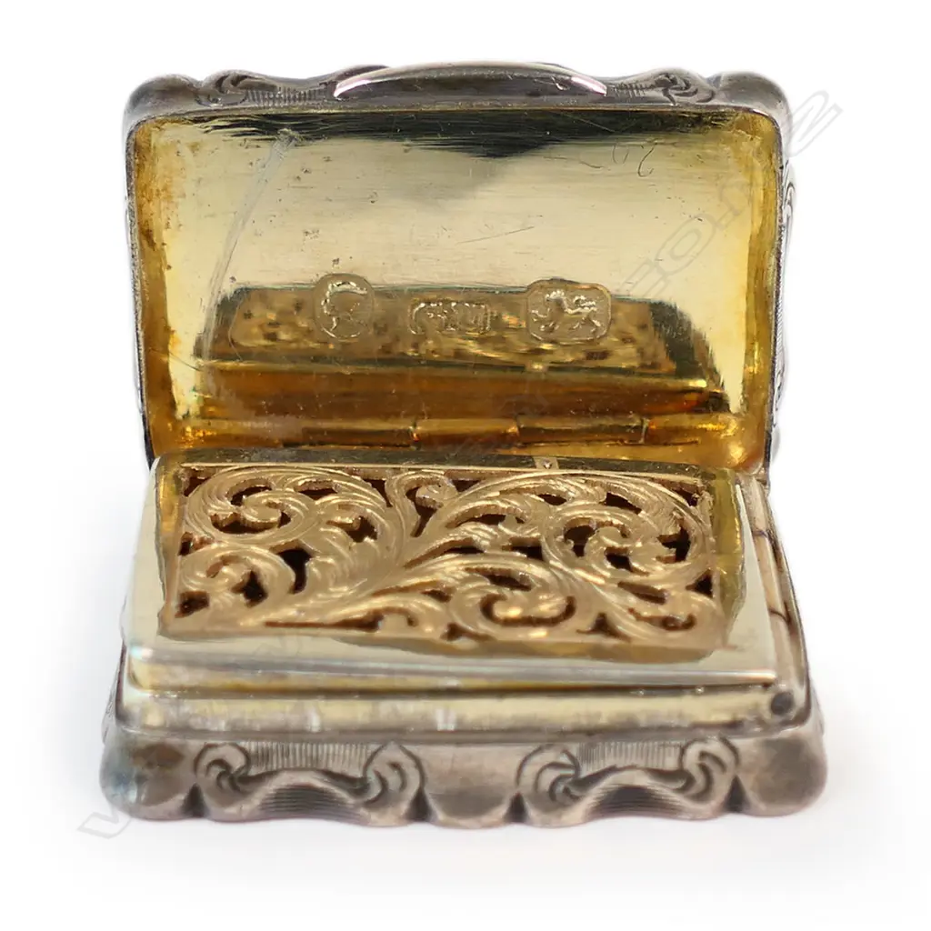 A Victorian silver vinaigrette, Image 1++