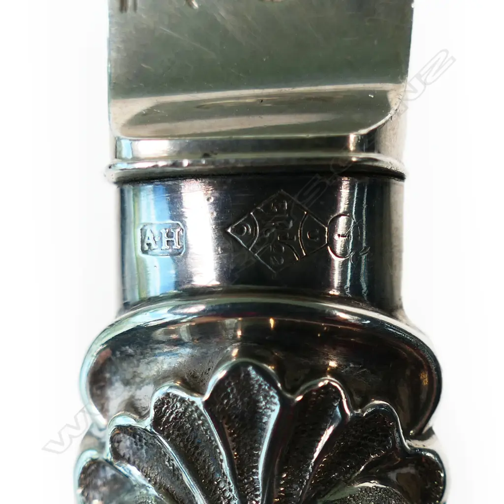 A pair of Victorian fancy silver fish servers, Image 1++
