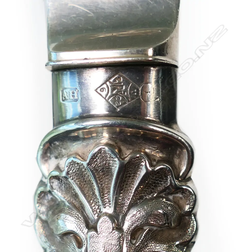A pair of Victorian fancy silver fish servers, Image 1++