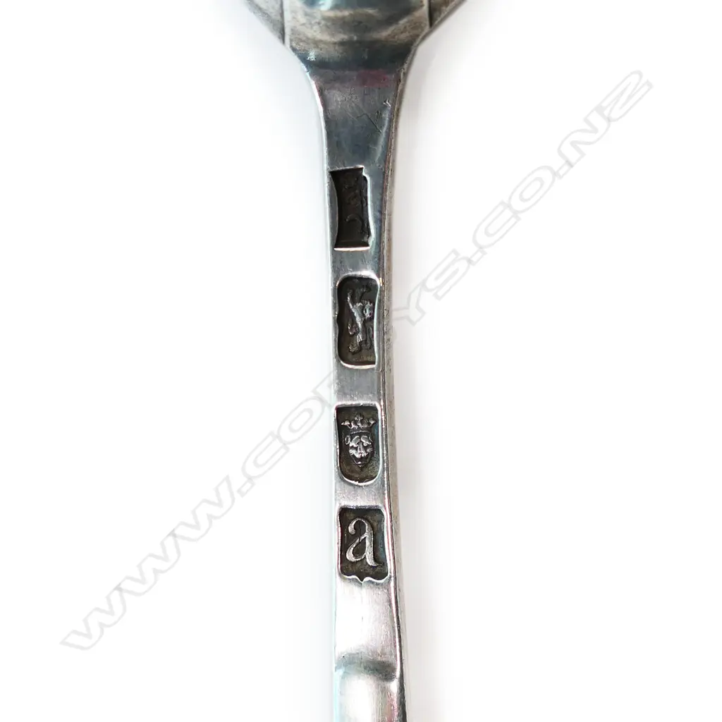 A George III silver marrow scoop, Image 1++