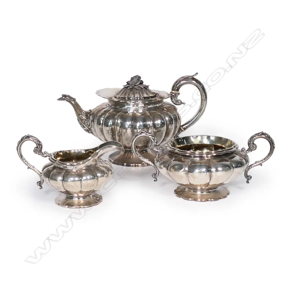 A William IV silver three piece pedestal base tea set, Image 1++