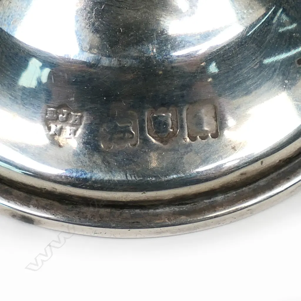 An Edwardian Regency style silver sugar caster, Image 1++