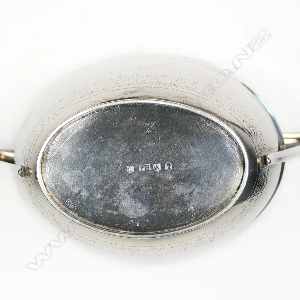 A George III silver sugar bowl, Image 1++