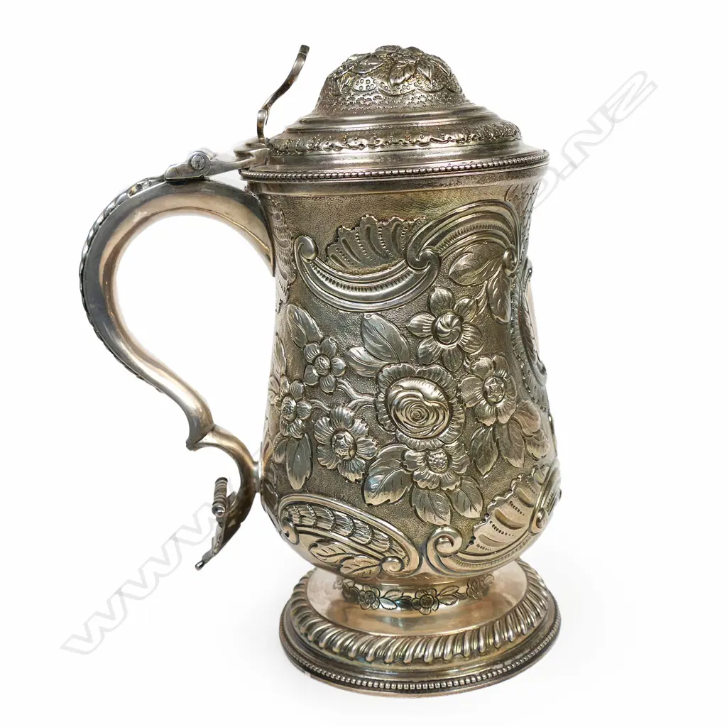 A George III silver tankard, Image 1++