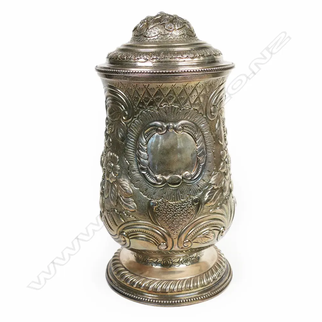 A George III silver tankard, Image 1++
