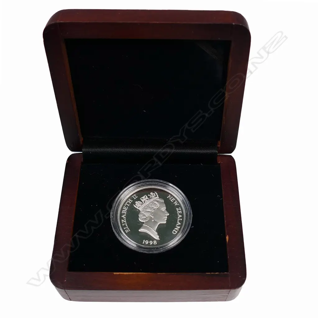 A 1998 N.Z. Kiwi platinum $150 coin, Image 1++