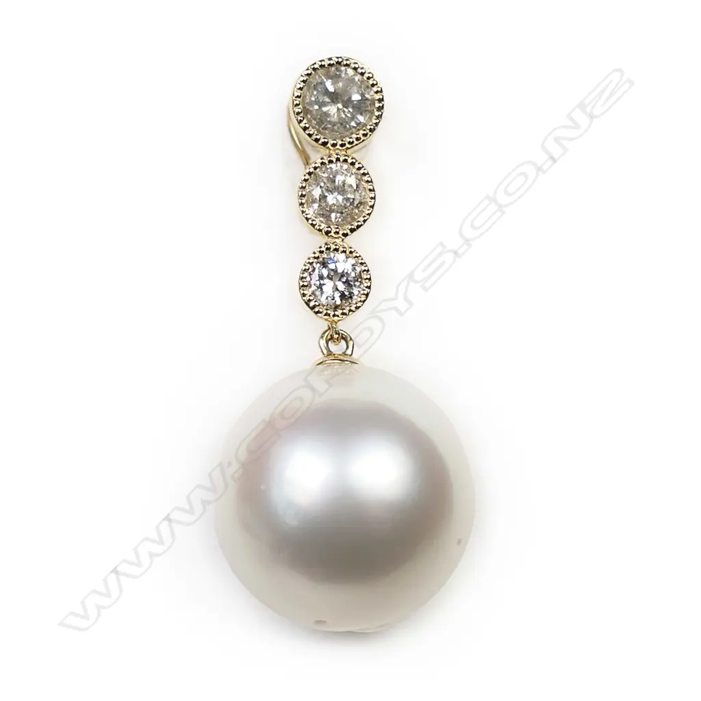 A 14ct gold pearl and diamond pendant, Image 1++