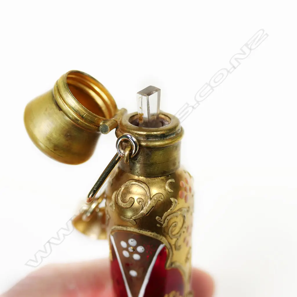 A c.1900 Venetian enamelled ruby glass scent phial with later 9ct gold pendant mount, Image 1++
