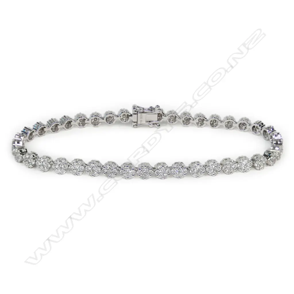 An 18ct white gold and diamond tennis bracelet, Image 1++