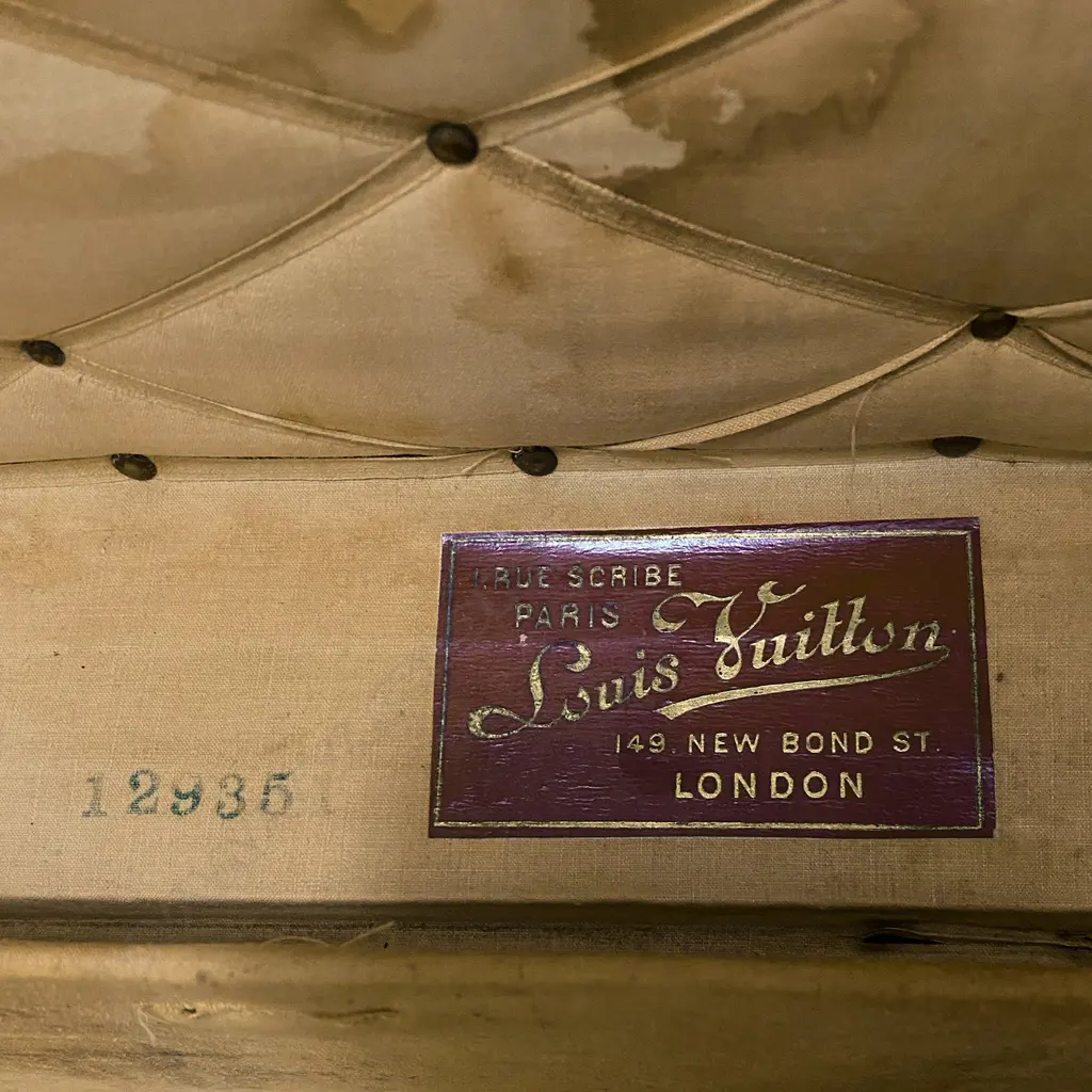 A large vintage Louis Vuitton steamer trunk, Image 1++