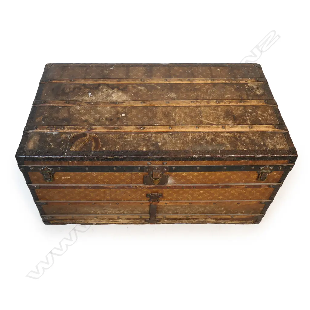 A large vintage Louis Vuitton steamer trunk, Image 1++