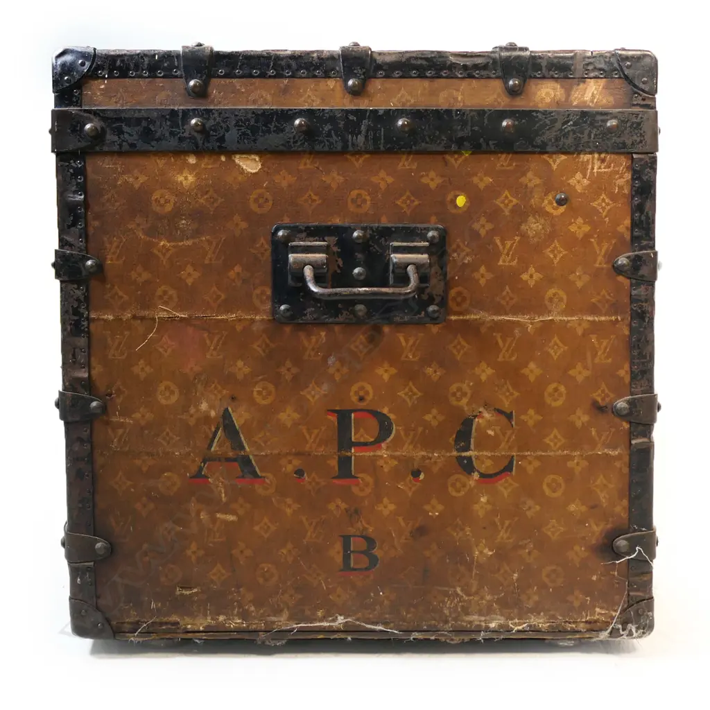 A large vintage Louis Vuitton steamer trunk, Image 1++