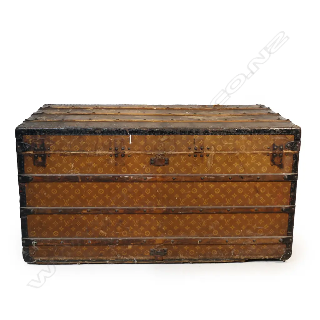 A large vintage Louis Vuitton steamer trunk, Image 1++