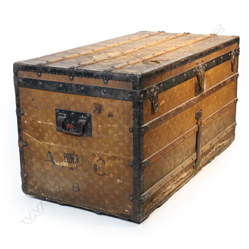 A large vintage Louis Vuitton steamer trunk, Image 1++