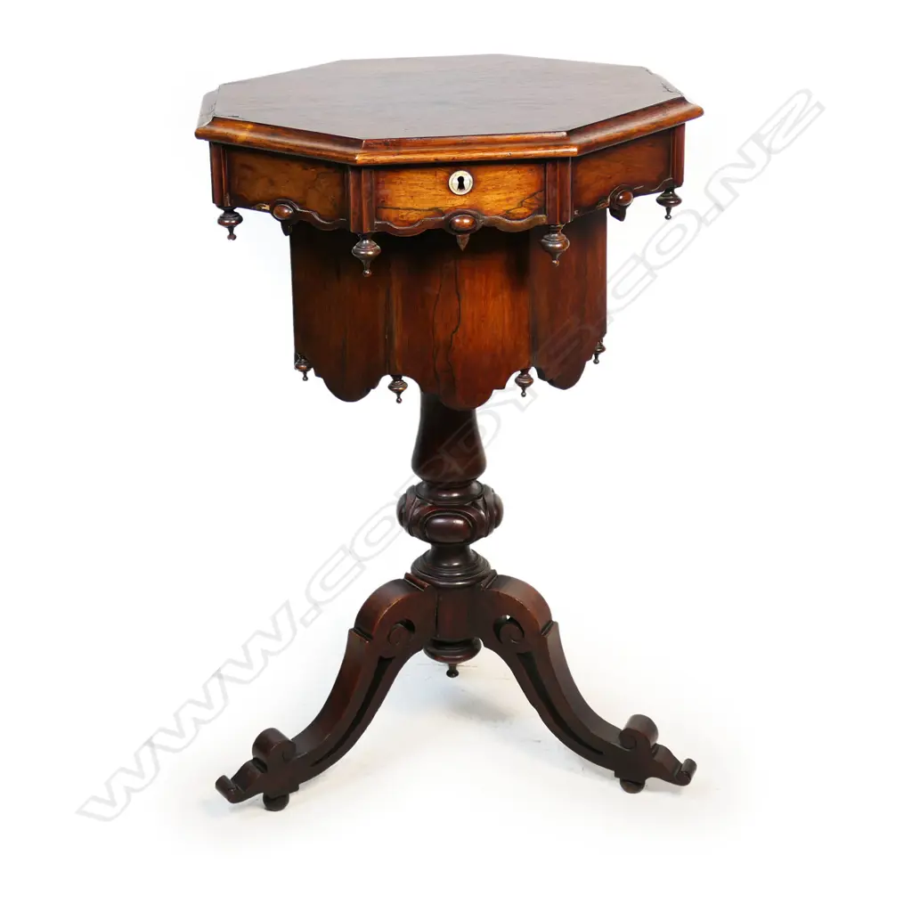 A Victorian rosewood pedestal sewing table, Image 1++