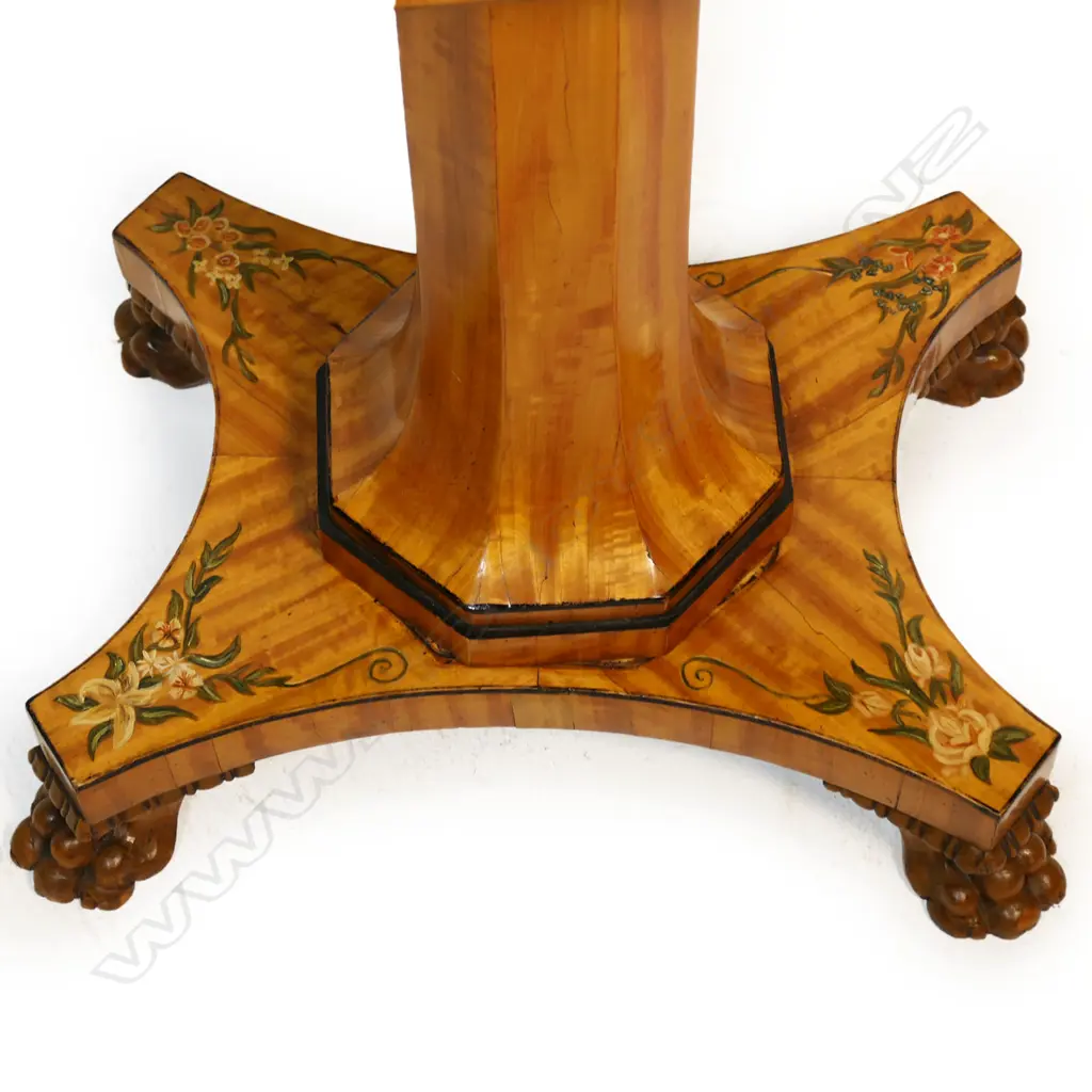 A quality Victorian satinwood workbox, Image 1++