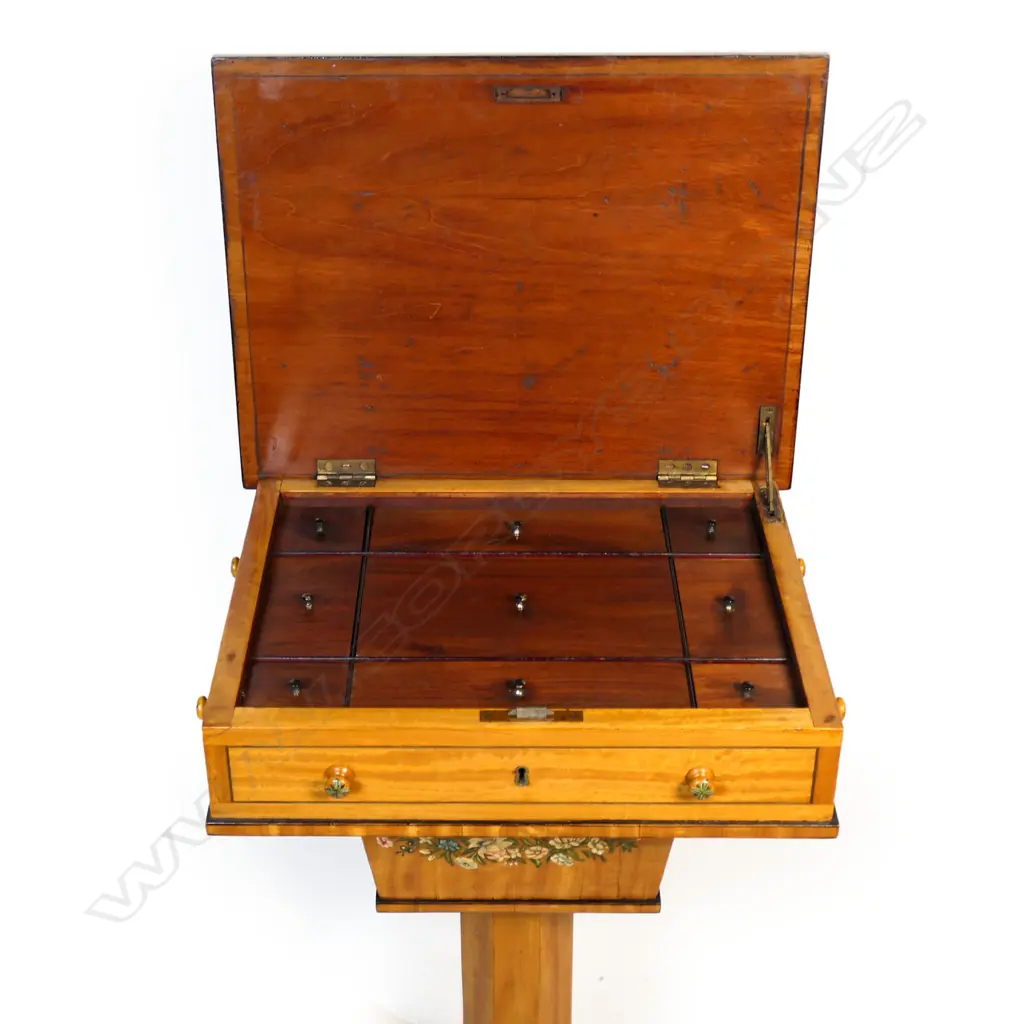 A quality Victorian satinwood workbox, Image 1++