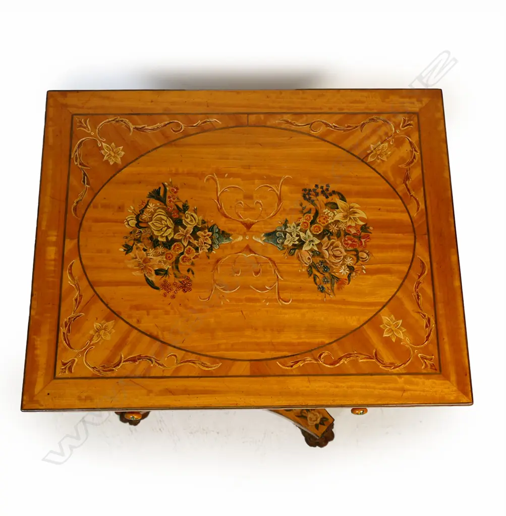 A quality Victorian satinwood workbox, Image 1++
