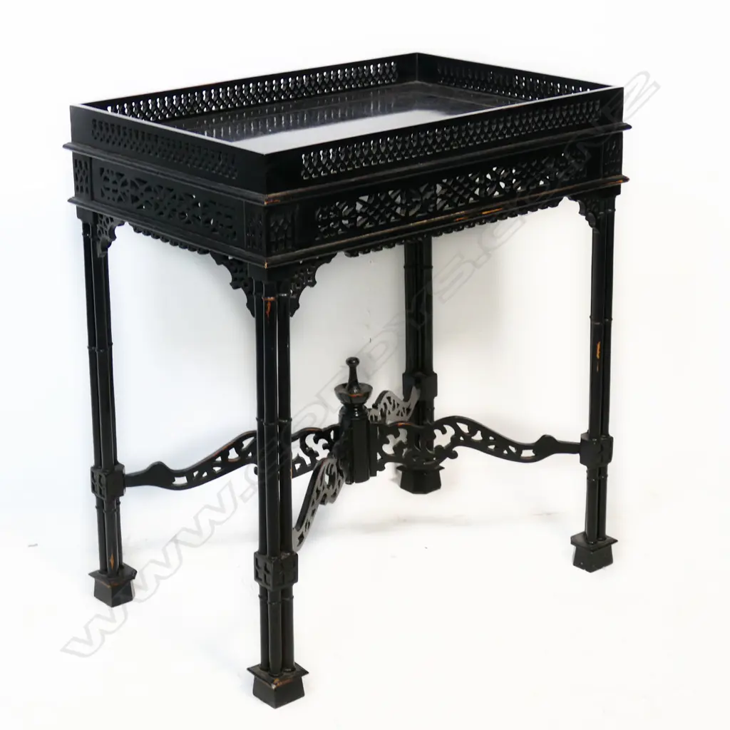 An Edwardian Chinese Chippendale side table, Image 1++
