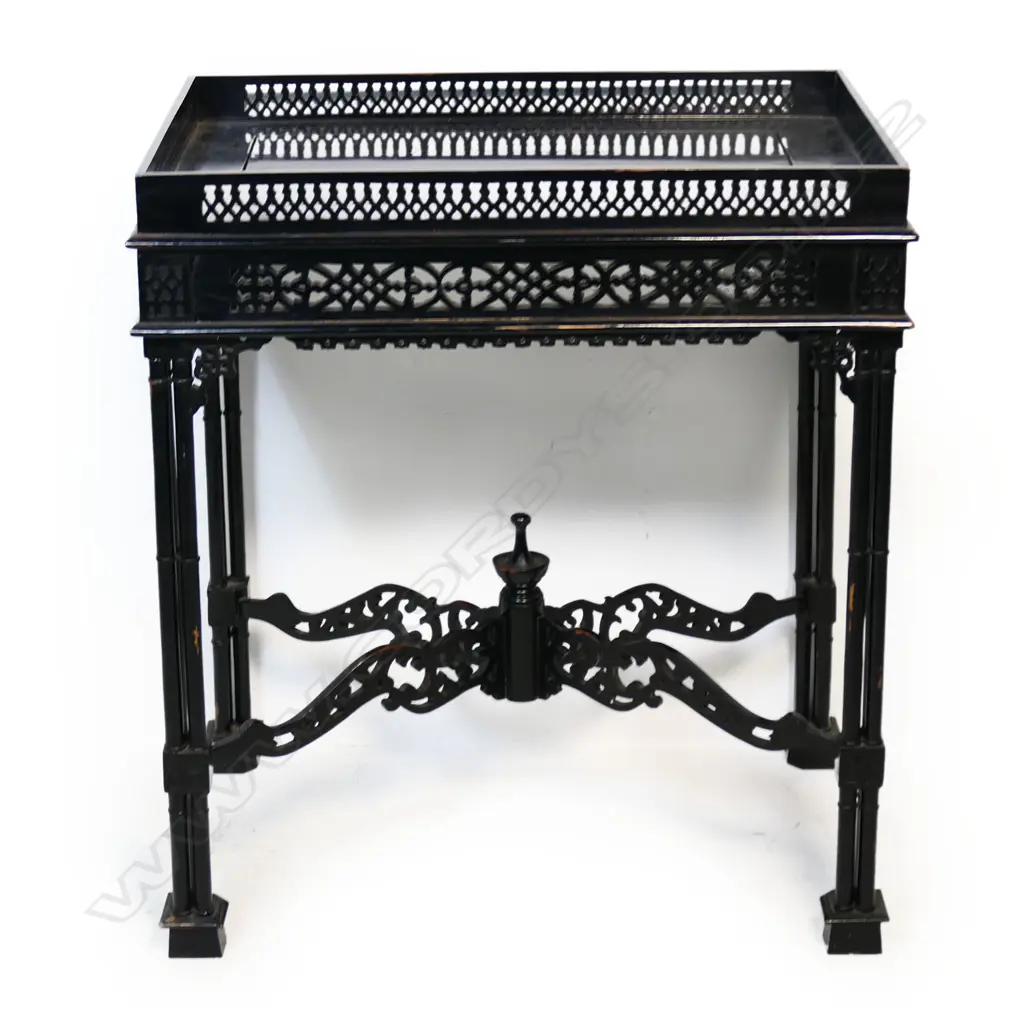 An Edwardian Chinese Chippendale side table, Image 1++