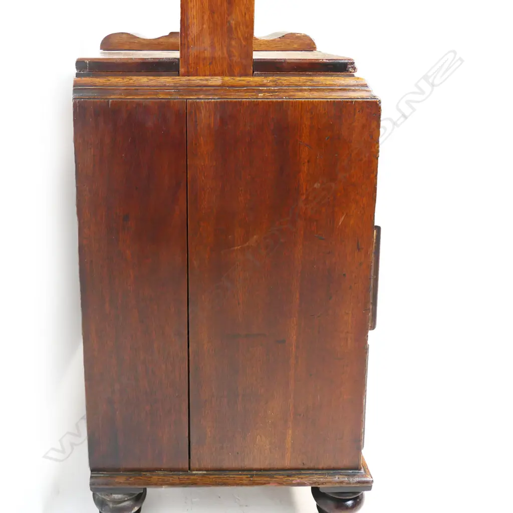 A Georgian oak book press chest of drawers, Image 1++