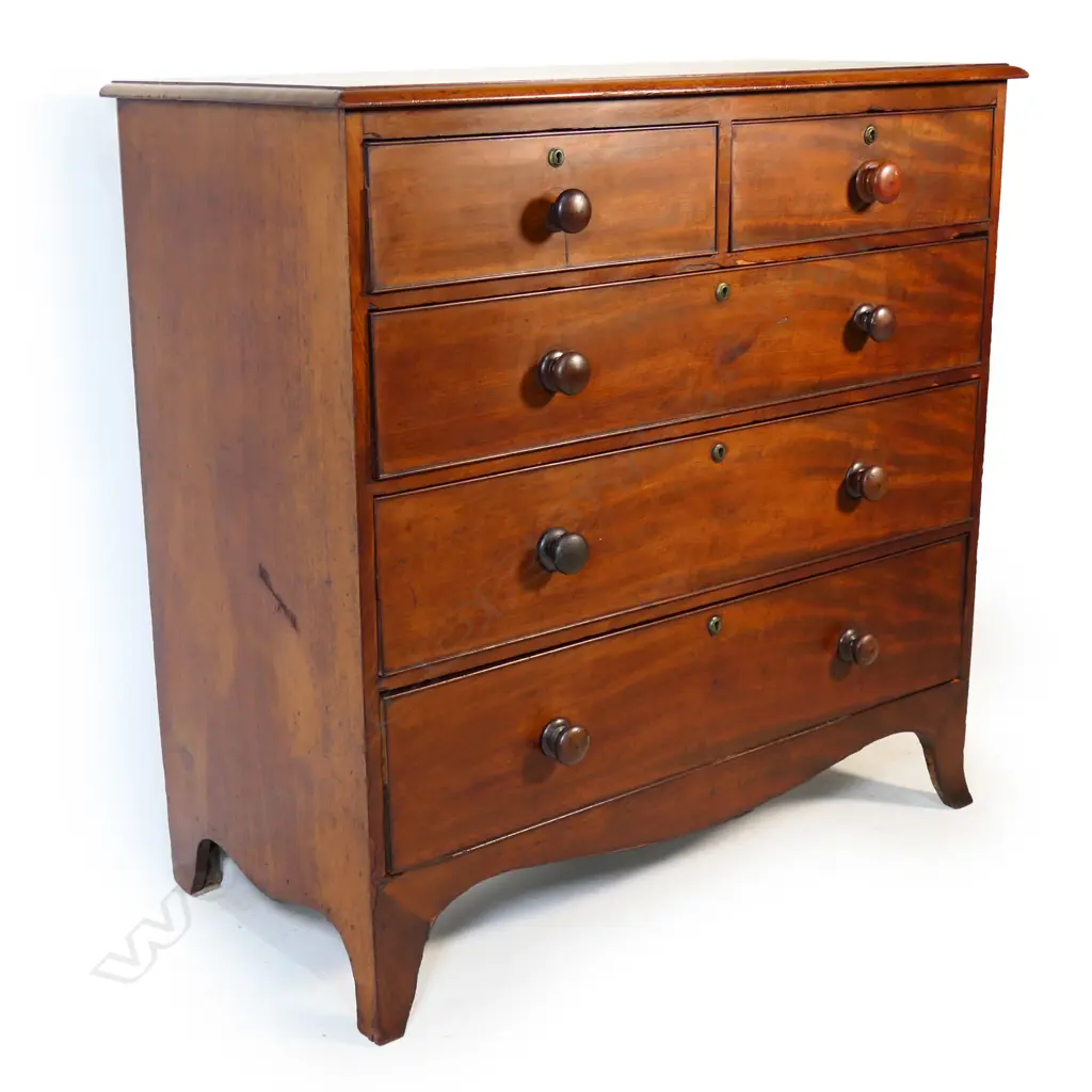 A Victorian mahogany flat front five drawer chest, Image 1++