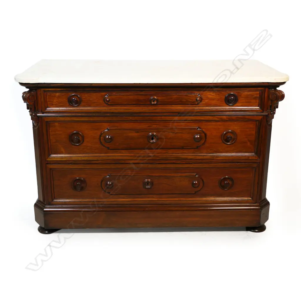 A substantial Victorian mahogany three drawer chest, Image 1++