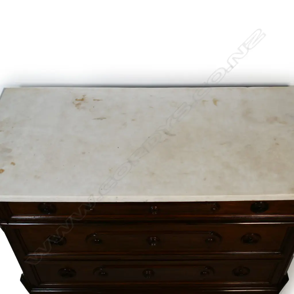 A substantial Victorian mahogany three drawer chest, Image 1++