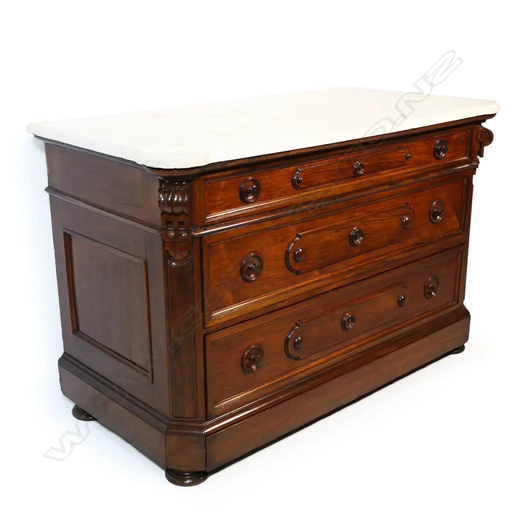 A substantial Victorian mahogany three drawer chest, Image 1++