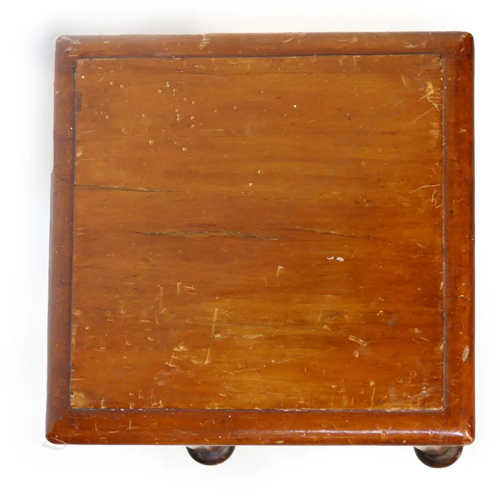 A New Zealand colonial Winks & Hall (Auckland) kauri side table, Image 1++