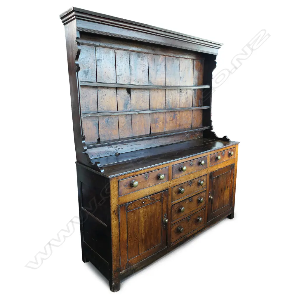 An early George III oak dresser, Image 1++