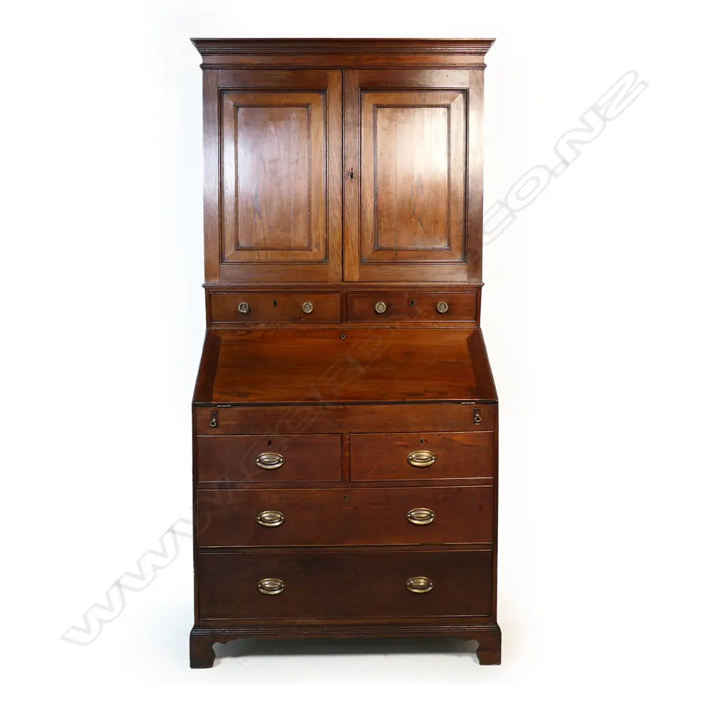 A Georgian country oak bureau cabinet, Image 1++