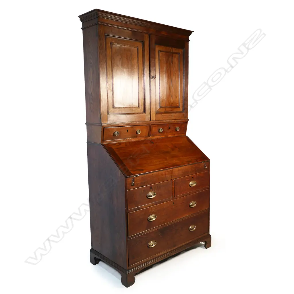 A Georgian country oak bureau cabinet, Image 1++
