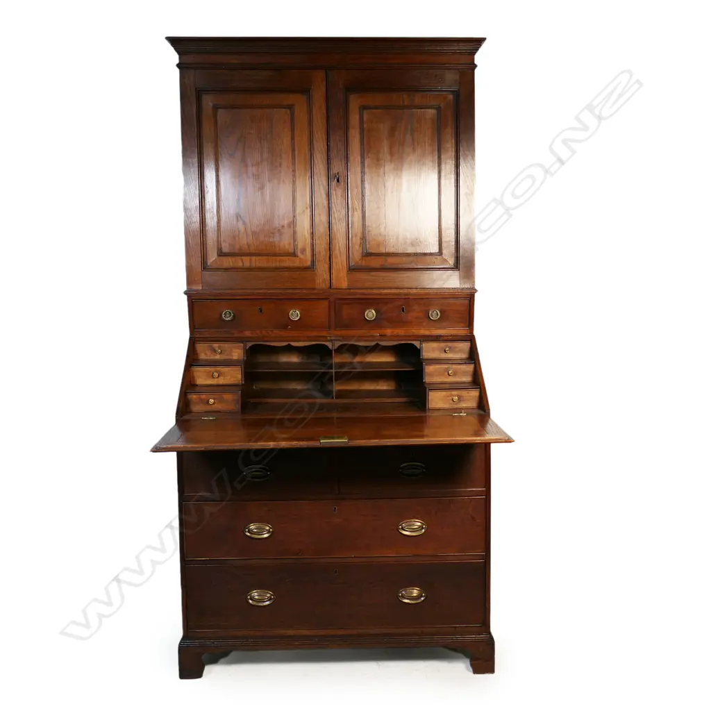 A Georgian country oak bureau cabinet, Image 1++