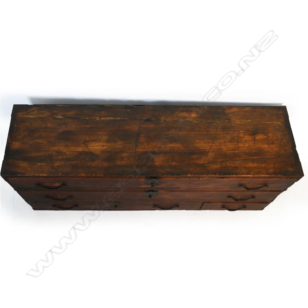 An uncommon Japanese Edo period Katana Dansu (katana sword chest), Image 1++