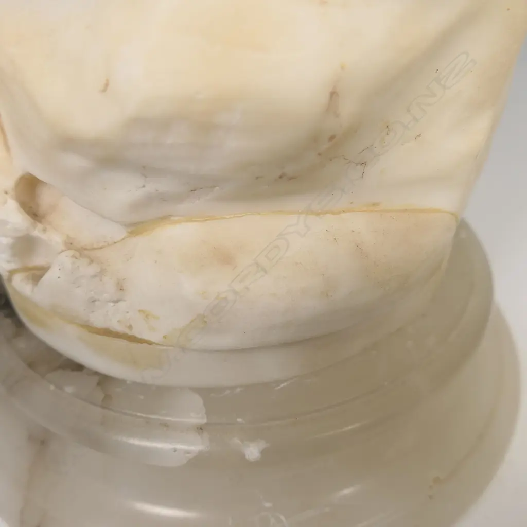 An early 1900s Art Deco marble figurine, Image 1++