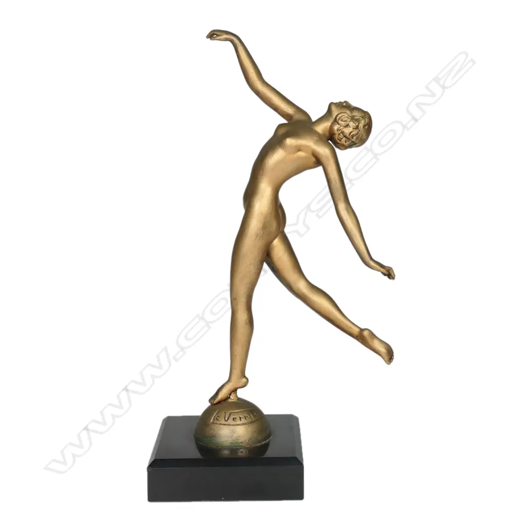 A gilded metal Art Deco figurine, Image 1++