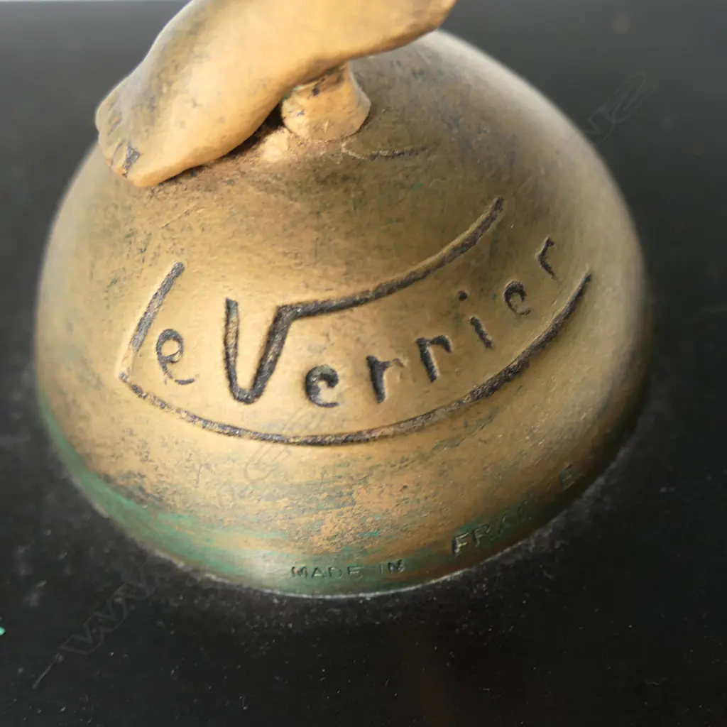 A gilded metal Art Deco figurine, Image 1++