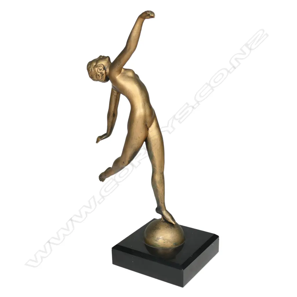 A gilded metal Art Deco figurine, Image 1++